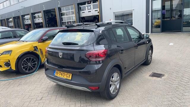 Dacia SANDERO Stepway 1.0 TCe 100 Bi-Fuel Comfort / CAMERA / PARKEERSENSOREN VOOR EN ACHTER / NAVIGATIE / DEALER ONDERHOUDEN