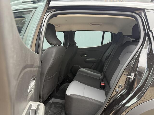 Dacia SANDERO Stepway TCe 110PK Extreme / Stoelverwarming / Apple Carplay / Navigatie / Achteruitrijcamera / Cruise Control / Dodehoek Detectie