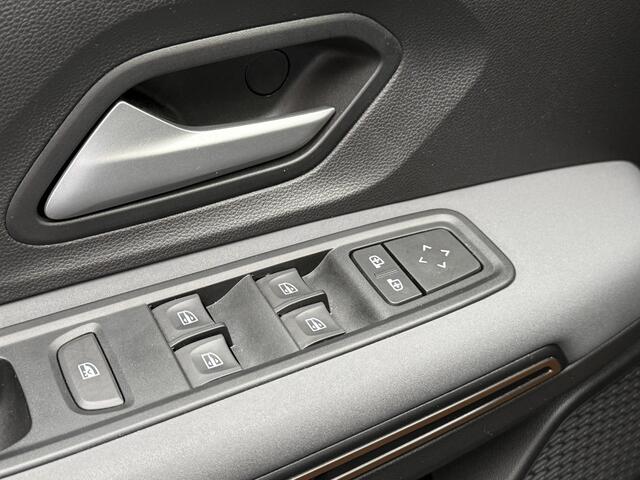 Dacia SANDERO Stepway 1.0 TCe 110 Extreme | Navigatie | Stoelverwarming | Achteruitrijcamera | LED | DAB | Dodehoek detectie | Climate Control | Key-less | Cruise Control |