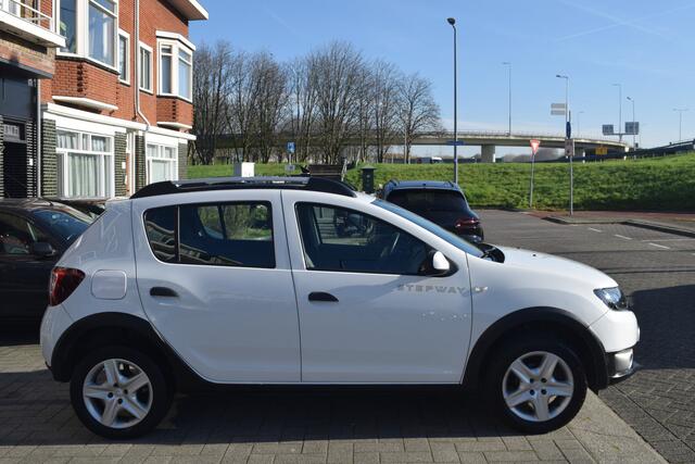 Dacia SANDERO 0.9 TCe S&S Stepway Lauréate PDC Navi Cruise Airco