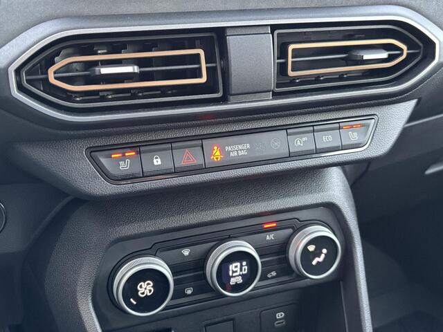 Dacia SANDERO Stepway 1.1 TCe 110 Extreme Handgeschakeld / Fabrieksgarantie tot 12-2027 / Pack Extreme / Dealer onderhouden / Keyless Entry & Start / Apple Carplay Android Auto / Stoelverwarming / Achteruitrijcamera / Cruise control /