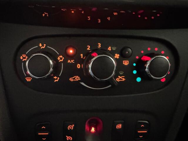 Dacia SANDERO 0.9 TCe Easy-R Stepway LaurÃ©ate ? AUTOMAAT / AIRCO / NAVI / CRUISE /