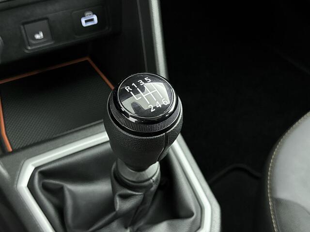 Dacia SANDERO Stepway 1.0 TCe 100Pk ECO-G Extreme | Schuif / Kantel Dak | Navigatie | Apple & Android Carplay | Verwarmbare Voorstoelen | Cruise & Climate Control |