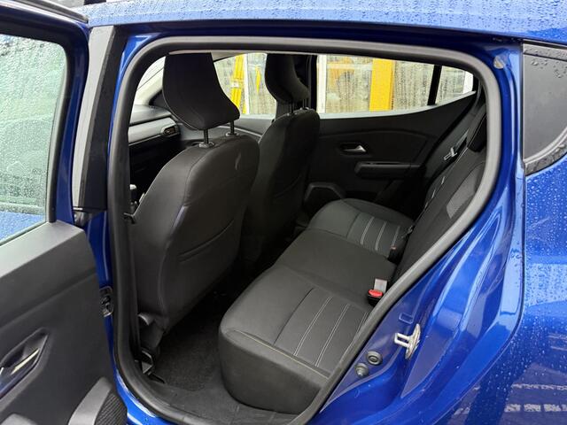 Dacia SANDERO Stepway 1.0 TCe 100 Bi-Fuel Comfort | Trekhaak | NAP | Achteruitrijcamera | Climate Control | Key-less | DAB | LED | Cruise Control | Lichtmetaal |