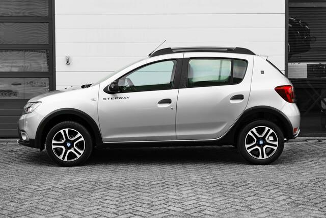 Dacia SANDERO 0.9 TCe Easy-R Stepway Serie Limitee 15th Anniv. | AUTOMAAT | Camera achter | ECC | NAVI | | incl. Bovag rijklaarpakket met 12 maanden garantie |