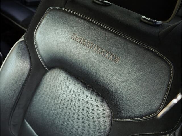 Dodge 1500 Ram 5.7 V8 4x4 Crew Cab Laramie | Luchtvering | stoel/stuur verwarming | 4x4| 22 inch velgen