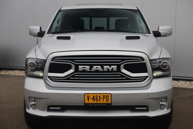Dodge 1500 Ram 5.7 V8 4x4 Quad Cab 6'4 Laramie Silver / Black Trekhaak Schuifdak Leder Alpine Sound 20 inch LMV Stuur & Stoelverwarming 3500KG Trekgewicht