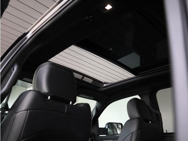 Dodge 1500 Ram 5.7 V8 4x4 Crew Cab Sport Night Edition | eTorque | Pano-Dak | Groot Navi|