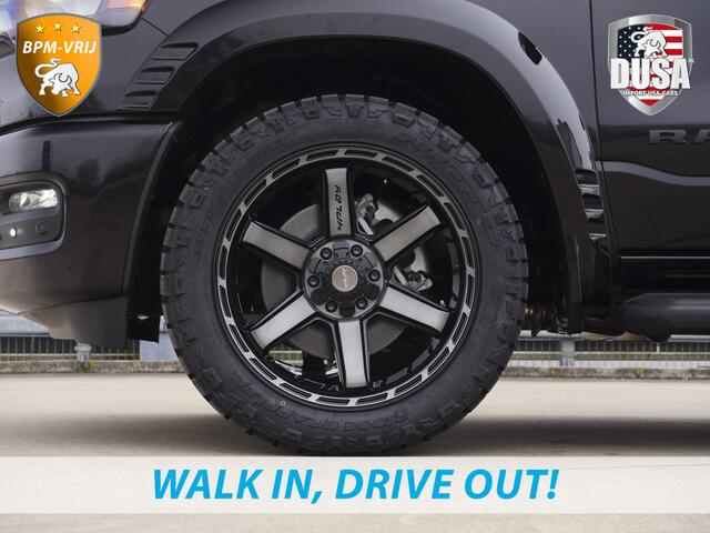 Dodge 1500 RAM | Laramie | Night Edition | 3.0L I6 Hurricane | Crew Cab | 4X4 | INCL BPM-VOORDEEL | Niveau regeling | 14,4-inch Touchscreen | Passenger Display | Getoonde accessoires zijn verkrijgbaar tegen meerprijs