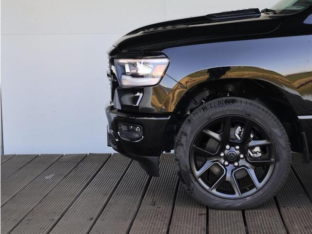 Dodge 1500 Ram 5.7 V8 4x4 Crew Cab Sport Night Edition | Elektrisch Sidebars | Pano-Dak | Groot Navi | eTorque |