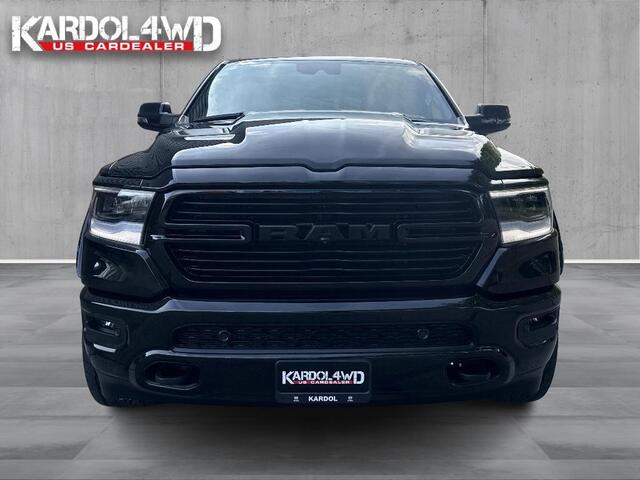 Dodge 1500 Ram 5.7 V8 4x4 Crew Cab Laramie | GEHEEL RIJKLAAR!!! | Model24 BPM VRIJ!| Elektr. treeplanken | Head-up | 360gr camera| Panorama | Trekhaak | WIDE BODDY | 4PLAY 22INCH velgenset | LPG| | NIEUWE AUTO | Geheel rijklaarprijs | DIRECT RIJDEN |