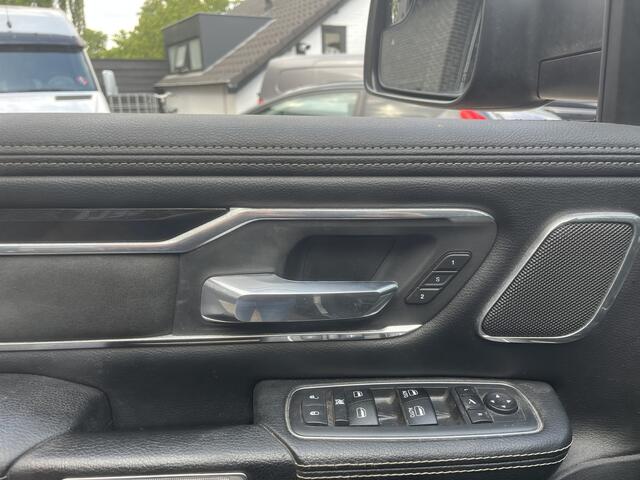 Dodge 1500 Ram 5.7 V8 4x4 Crew Cab Laramie Panoramadak , Luchtvering