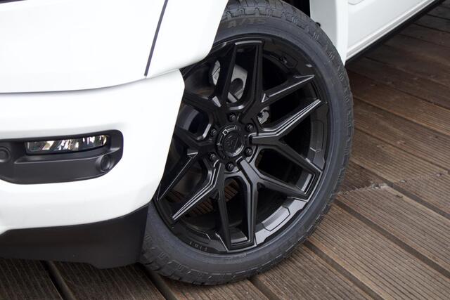 Dodge 1500 Ram 5.7 V8 4x4 Crew Cab Limited Dominator | Luchtvering| Pano | Fenders | 360 Camera |