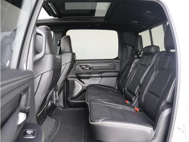 Dodge 1500 Ram 5.7 V8 4x4 Crew Cab Limited Dominator | Luchtvering| Pano | Fenders | 360 Camera |