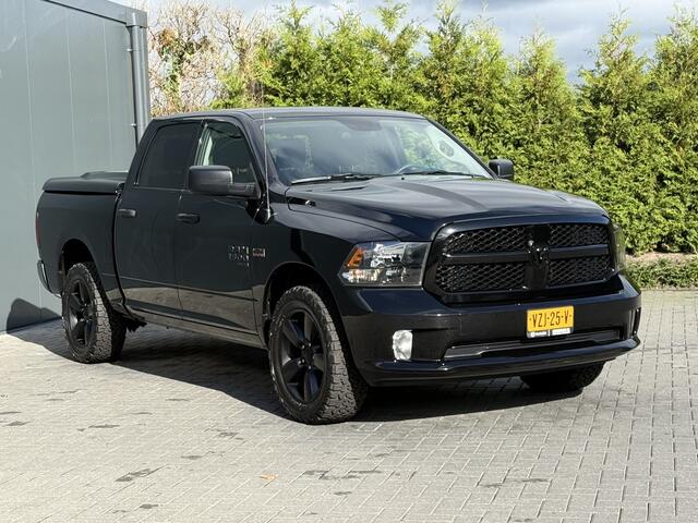 Dodge 1500 RAM 5.7 V8 CLASSIC NIGHT 4x4 / LEDER / BPM VRIJ / 1e EIG. / CAMERA / 6-PERS / NAVI / 3.5T TREKHAAK