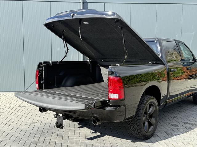 Dodge 1500 RAM 5.7 V8 CLASSIC NIGHT 4x4 / LEDER / BPM VRIJ / 1e EIG. / CAMERA / 6-PERS / NAVI / 3.5T TREKHAAK