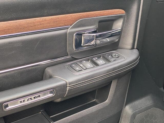 Dodge 1500 Ram 5.7 V8 4x4 Crew Cab 5'7 Laramie LUCHTVERING BENZINE 1ste EIG. NAVI BTW 20" 45DKM!