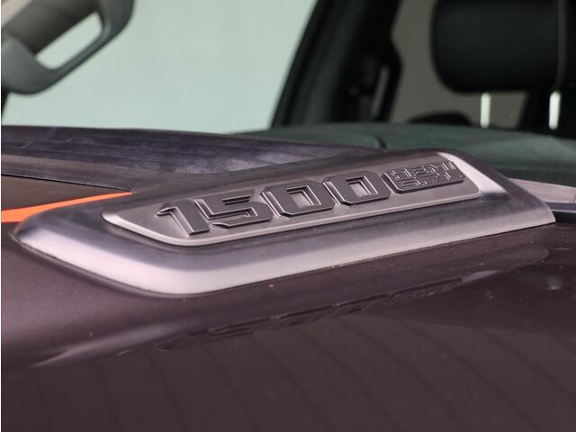 Dodge 1500 Ram 5.7 V8 4x4 Crew Cab Dominator | Uitlaatklep | Pano-dak | Tonneau cover | 22" | Fenders |