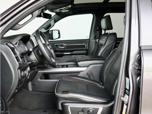 Dodge 1500 Ram 5.7 V8 4x4 Crew Cab Dominator | Uitlaatklep | Pano-dak | Tonneau cover | 22" | Fenders |