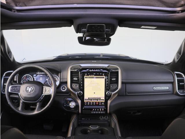 Dodge 1500 Ram 5.7 V8 4x4 Crew Cab Laramie Night | Panoramadak | Luchtvering | Groot Navigatie | Elektrisch Sidebars |