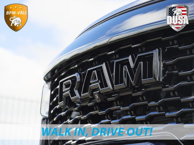 Dodge RAM PICKUP | RHO | 3.0L Twin-Turbo I6 | 4x4 | Crew Cab Night Edtion | Panoramadak | 14,4-inch Touchscreen | Passenger Display | Getoonde accessoires zijn verkrijgbaar tegen meerprijs