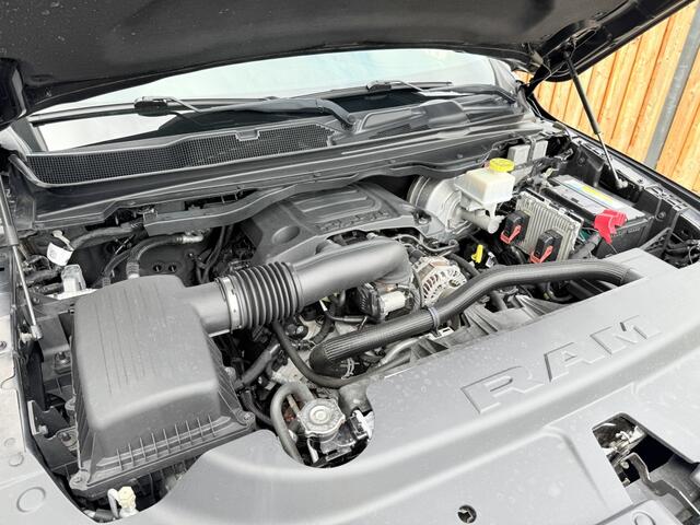 Dodge RAM PICKUP 5.7 V8 4x4 LARAMIE NIGHT EDIT. LUCHTVERING