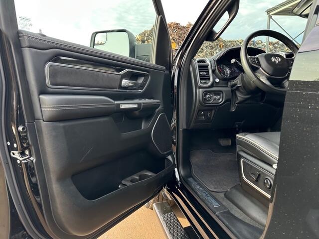 Dodge RAM PICKUP RAM 1500 LAREMIE 5.7 V8 l FULL BLACK l LUCHTVER l NAP l 360CAM l STOEL/STUURVER