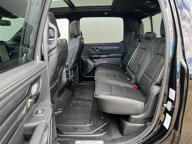 Dodge RAM PICKUP 5.7 HEMI V8 Night Edition, LIMITED, Luchtvering, Panorama VOL opties!