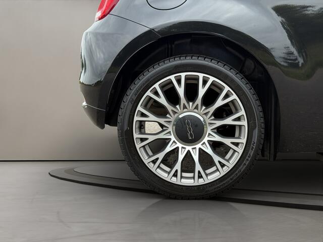 Fiat 500 1.2 Lounge 2018 ZWART | Panoramadak | Apple CarPlay | Airco