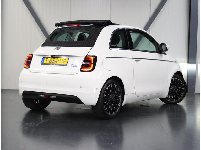 Fiat 500 Cabrio La Prima By Bocelli 42kWh 120PK | AppleCarplay/Android Auto | Camera | Navigatie | LEER | Keyless | Stoelverwarming | Parkeersensoren | Climate Control | Adaptive cruise control |
