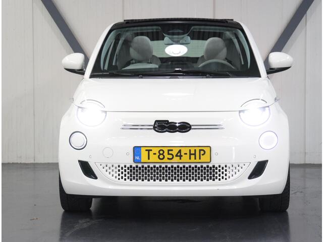 Fiat 500 Cabrio La Prima By Bocelli 42kWh 120PK | AppleCarplay/Android Auto | Camera | Navigatie | LEER | Keyless | Stoelverwarming | Parkeersensoren | Climate Control | Adaptive cruise control |