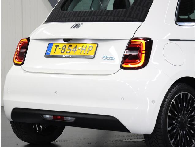 Fiat 500 Cabrio La Prima By Bocelli 42kWh 120PK | AppleCarplay/Android Auto | Camera | Navigatie | LEER | Keyless | Stoelverwarming | Parkeersensoren | Climate Control | Adaptive cruise control |