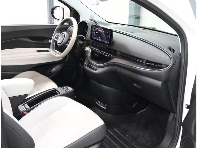 Fiat 500 Cabrio La Prima By Bocelli 42kWh 120PK | AppleCarplay/Android Auto | Camera | Navigatie | LEER | Keyless | Stoelverwarming | Parkeersensoren | Climate Control | Adaptive cruise control |