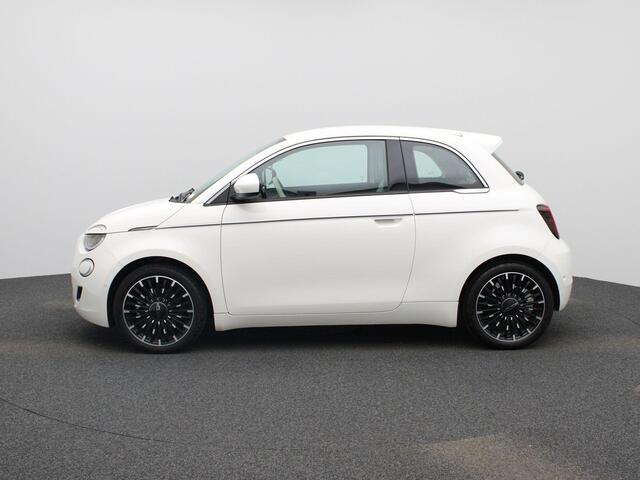 Fiat 500 La Prima 42 kWh | Stoelverwarming | Leder | Camera | Apple Carplay / Android Auto