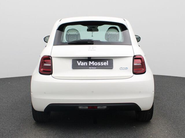 Fiat 500 La Prima 42 kWh | Stoelverwarming | Leder | Camera | Apple Carplay / Android Auto