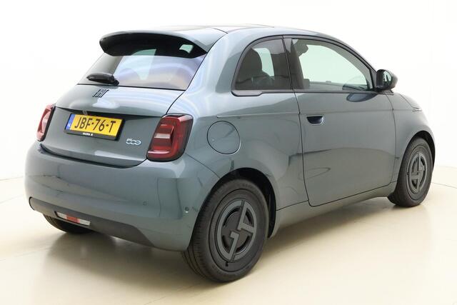 Fiat 500 Giorgio Armani Edition 42 kWh | Giorgio Armani limited edition | LED koplampen | Stoelverwarming | Panoramadak | Camera | Adaptieve cruise control