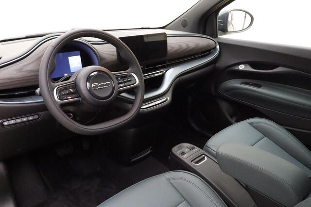 Fiat 500 Giorgio Armani Edition 42 kWh | Giorgio Armani limited edition | LED koplampen | Stoelverwarming | Panoramadak | Camera | Adaptieve cruise control