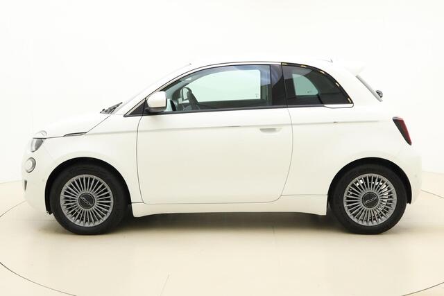 Fiat 500 Urban 42 kWh Camera | Stoelverwarming | Keyless | Navigatie via Carplay | Parkeersensoren voor en achter | Geen kilometers