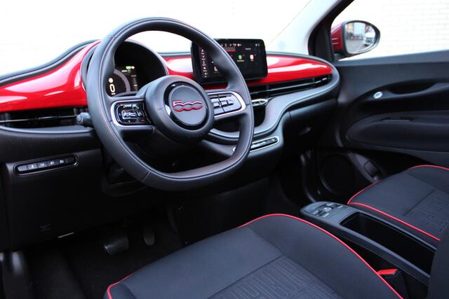 Fiat 500 RED 42 kWh | Navigatie | Winterpack | Red edition