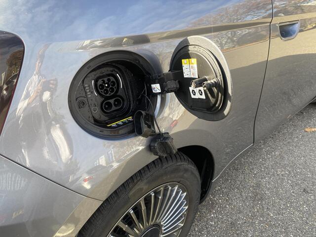 Fiat 500 Icon 42 kWh KEYLESS| STOELVERWARMING| CAMERA| DODE HOEK SENSOR| RIJKLAARPRIJS INCL. 12 MND BOVAG GARANTIE