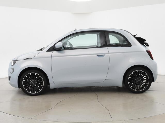 Fiat 500C La Prima 42 kWh *CELESTIAL BLUE* + STOELVERW. | CAMERA | 17 INCH | APPLE CARPLAY