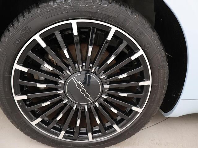 Fiat 500C La Prima 42 kWh *CELESTIAL BLUE* + STOELVERW. | CAMERA | 17 INCH | APPLE CARPLAY