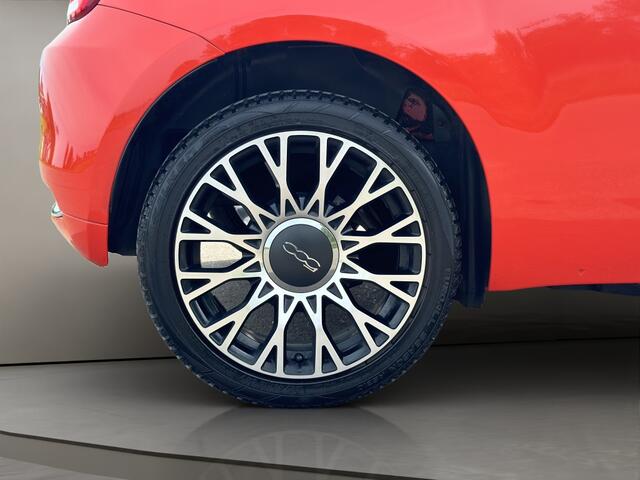 Fiat 500C 1.0 Hybrid Dolcevita 2022 ORANJE | Cabriolet | Leder