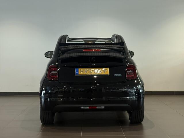 Fiat 500C La Prima 42 kWh | LEDER | NAVI | CLIMA | PARKEERHULP | APPLE CARPLAY / ANDROID AUTO | CAMERA