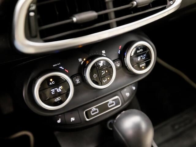 Fiat 500X 1.3 GSE Yacht Club Capri 150Pk Automaat (APPLE CARPLAY, GROOT NAVI, CAMERA, LEDEREN SPORTSTOELEN, STOELVERWARMING, KEYLESS, LED KOPLAMPEN, LANE ASSIST, DAB+, NIEUWE APK, NIEUWSTAAT)