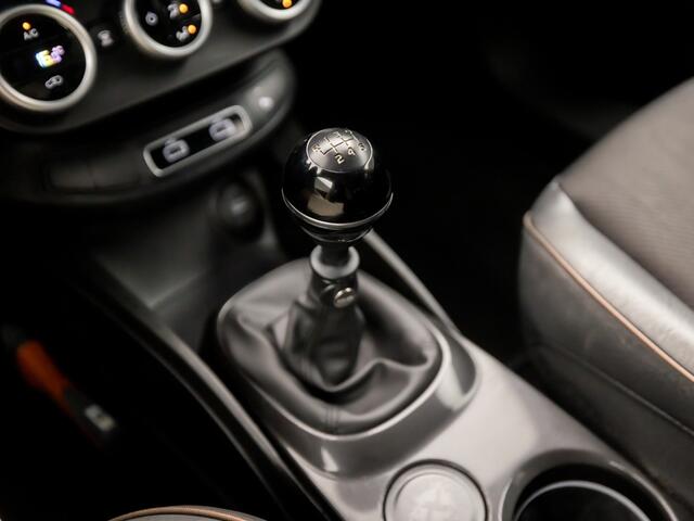 Fiat 500X 1.0 GSE Lounge (APPLE CARPLAY, NAVIGATIE, CLIMATE, CAMERA, LEDER, KEYLESS, SPORTSTOELEN, TREKHAAK, GETINT GLAS, LED KOPLAMPEN, NIEUWSTAAT)