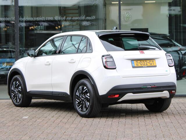 Fiat 600 600e RED 54 kWh | Apple Carplay / Climate / Cruise