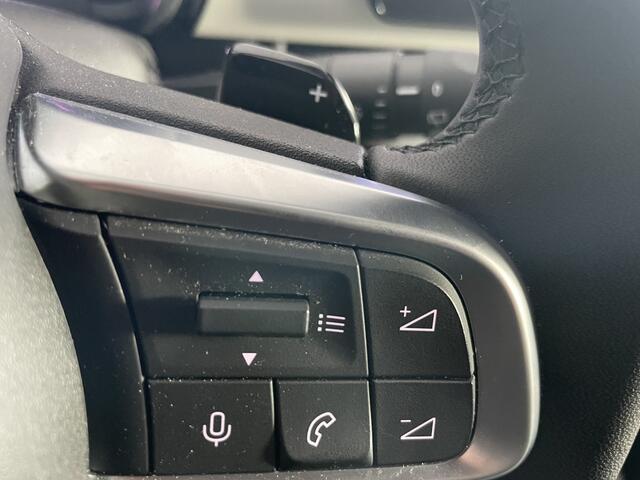 Fiat 600 1.2 Hybrid La Prima 136 pk Achteruitrijcamera - Airco - Apple carplay - Bluetooth - Cruise control - Navigatiesysteem - Parkeersensoren voor en achter - Dodehoek detector - Keyless start and entry - Voorstoelen verwarmd - Mistlampen voor - Stuur multifun