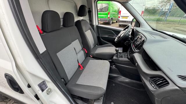 Fiat DOBLO 1.6 MJ 77KW 105PK EURO 6 3 ZITS BIJRIJDERSBANK/ AIRCO/ CRUISE CONTROL/ NAVIGATIE/ 100% DEALERONDERHOUDEN