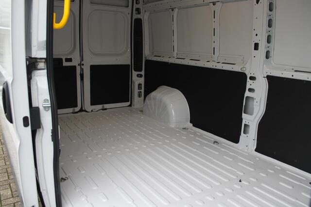 Fiat DUCATO 33 2.2 MultiJet 140PK L3H2 | ACHTERUITRIJ CAMERA | APPLE CARPLAY/ANDROID AUTO | 3-ZITS | CRUISE CONTROL | CLIMATE CONTROL | DAB+ RADIO | NIEUWE BUS! | DODEHOEK DETECTIE |